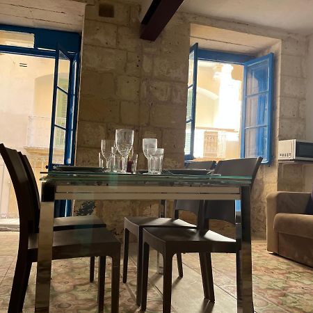 Traditional Townhouse In The Hearth Of Valletta Villa Exterior photo